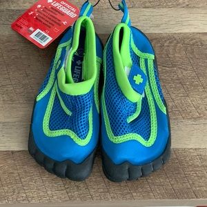 Kids water shoes. NWT. Size 9/10